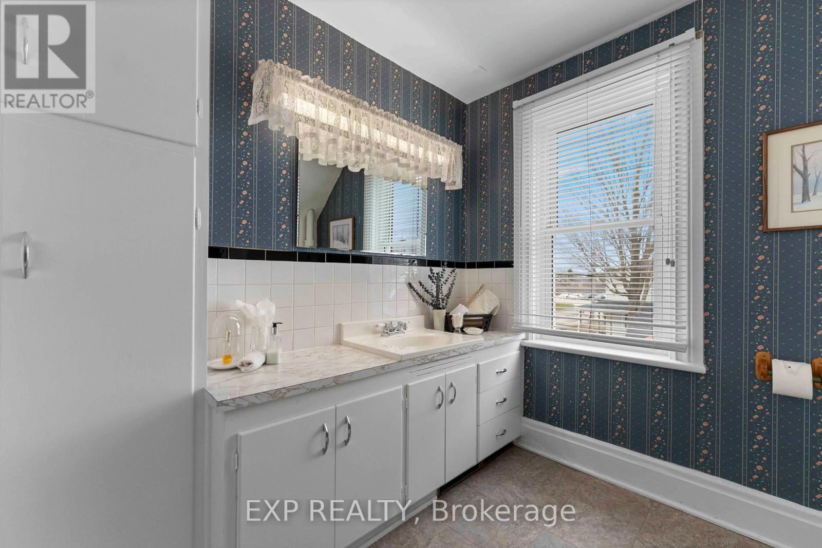703 SEVENTH STREET Image 20