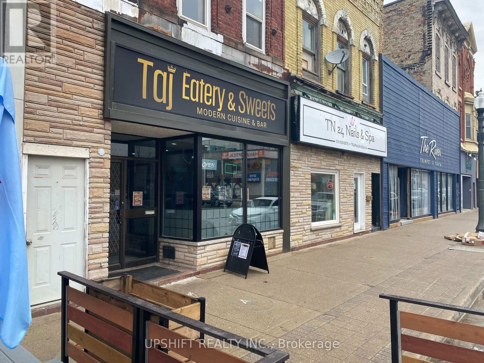 411 DUNDAS STREET Image 2