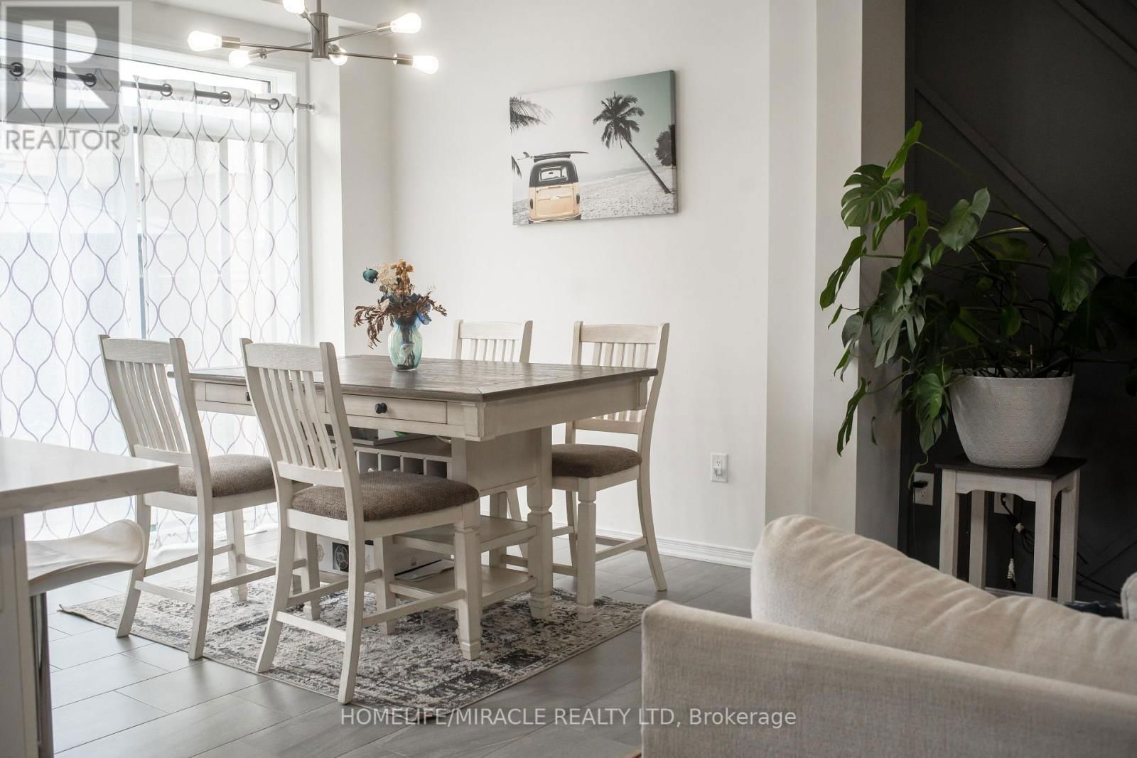 Upper 36 MONTROSE AVENUE Image 12