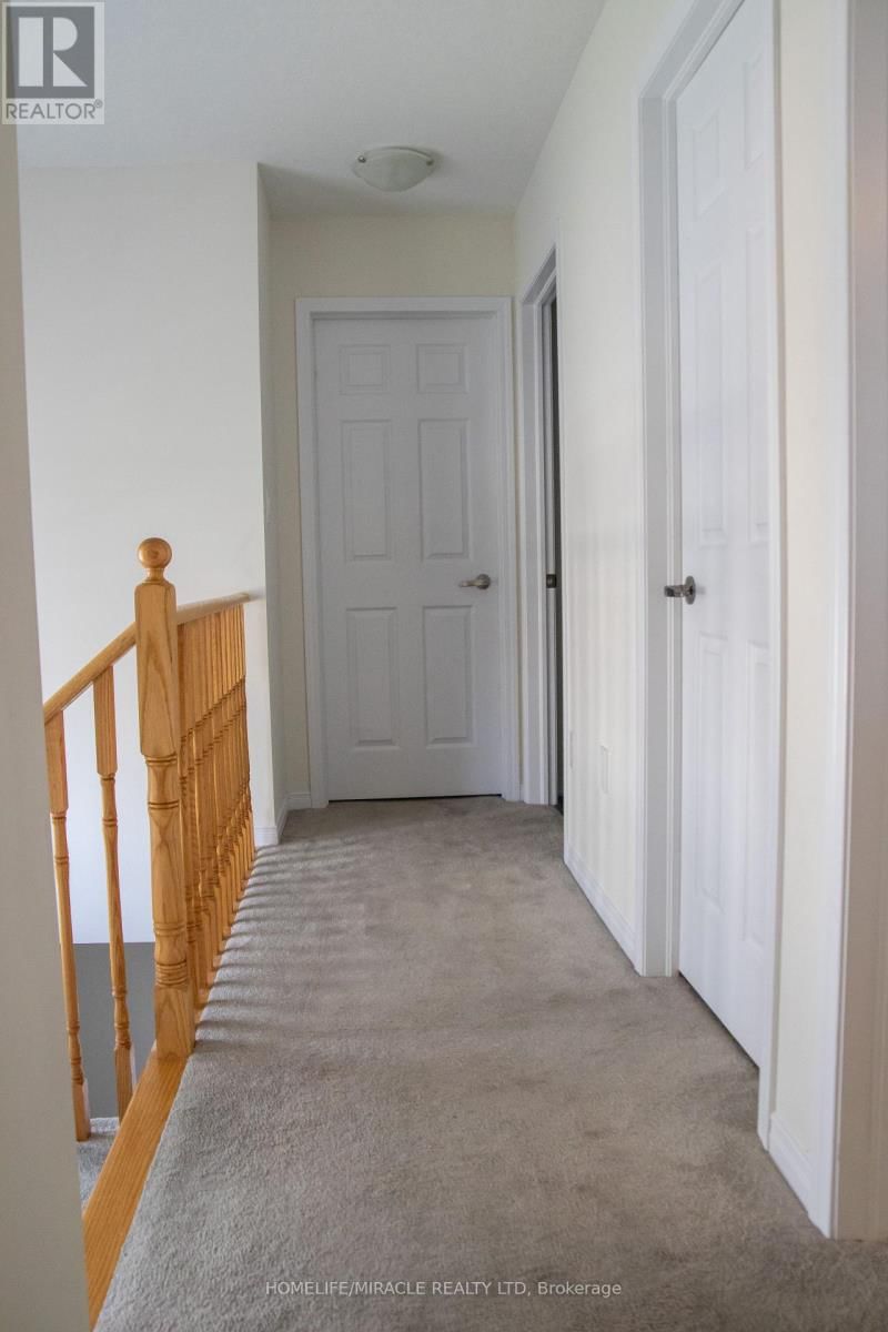 Upper 36 MONTROSE AVENUE Image 15