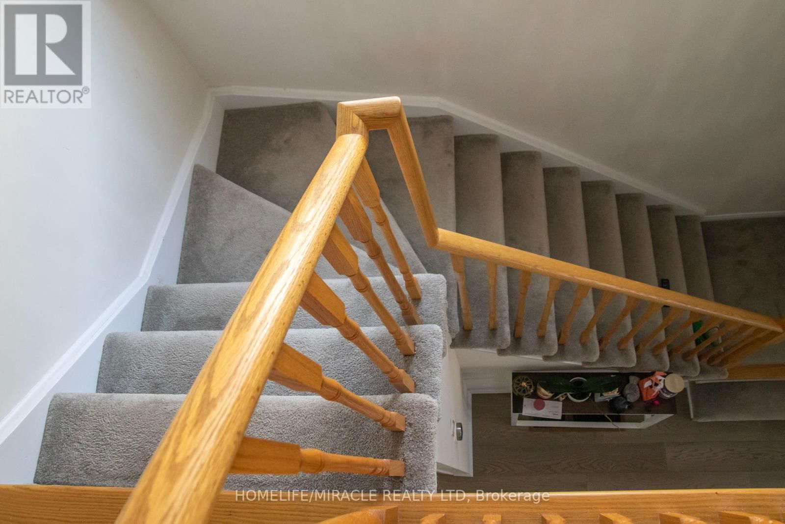Upper 36 MONTROSE AVENUE Image 16