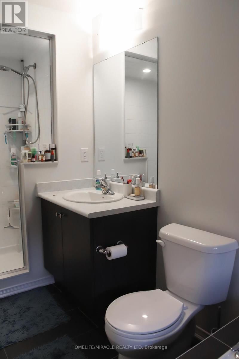 Upper 36 MONTROSE AVENUE Image 24