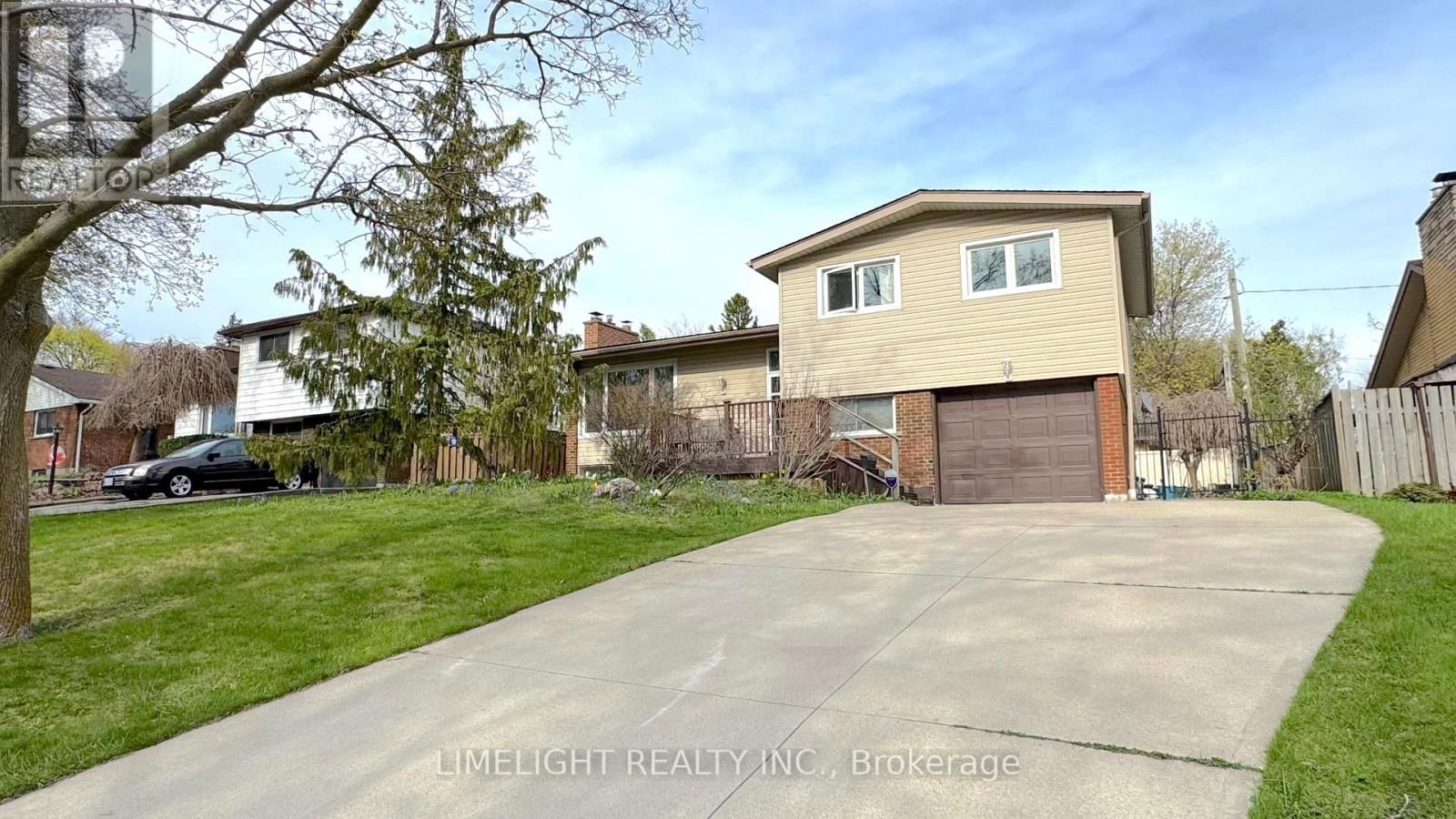 288 PANORAMA CRESCENT Image 1
