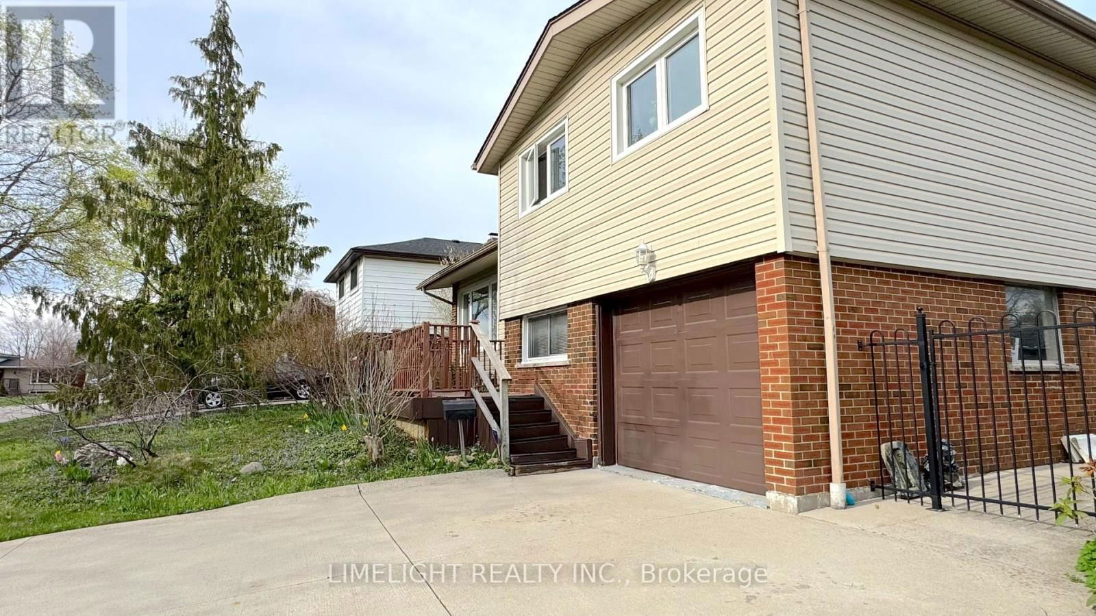 288 PANORAMA CRESCENT Image 19