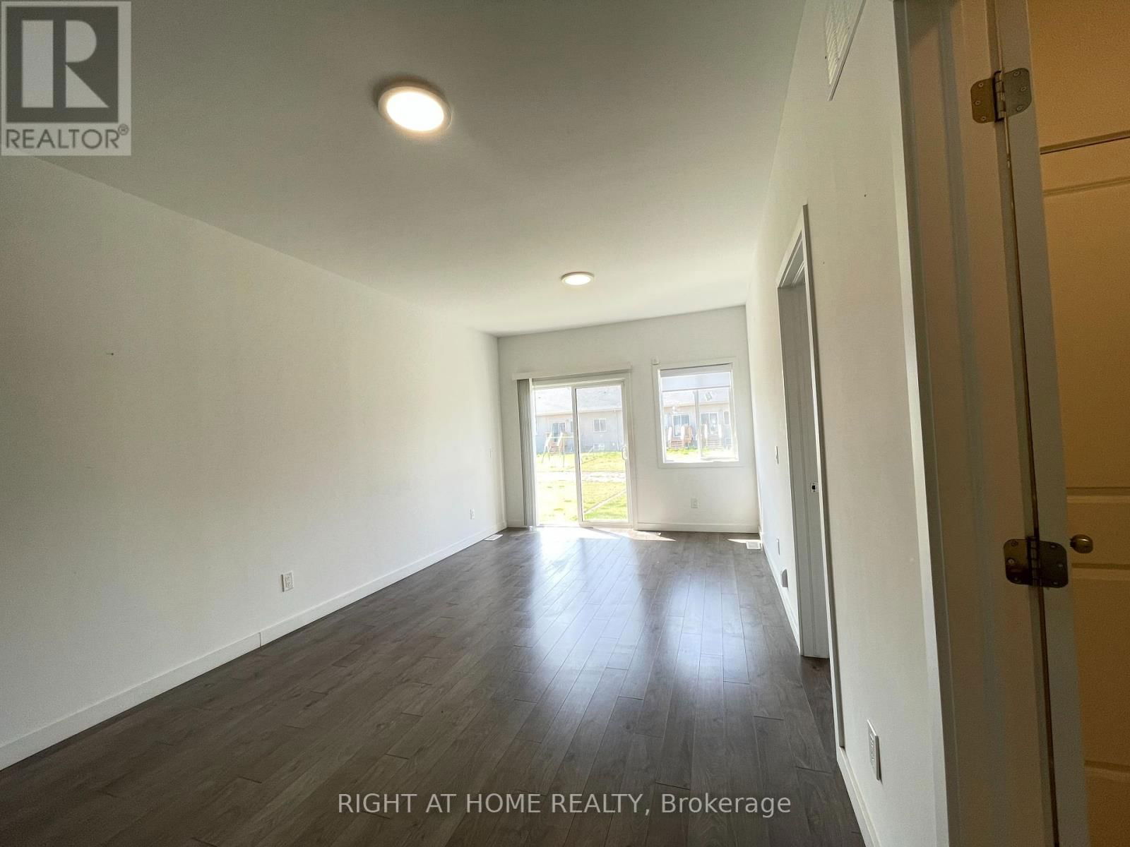 400 ALBERTA STREET Image 12