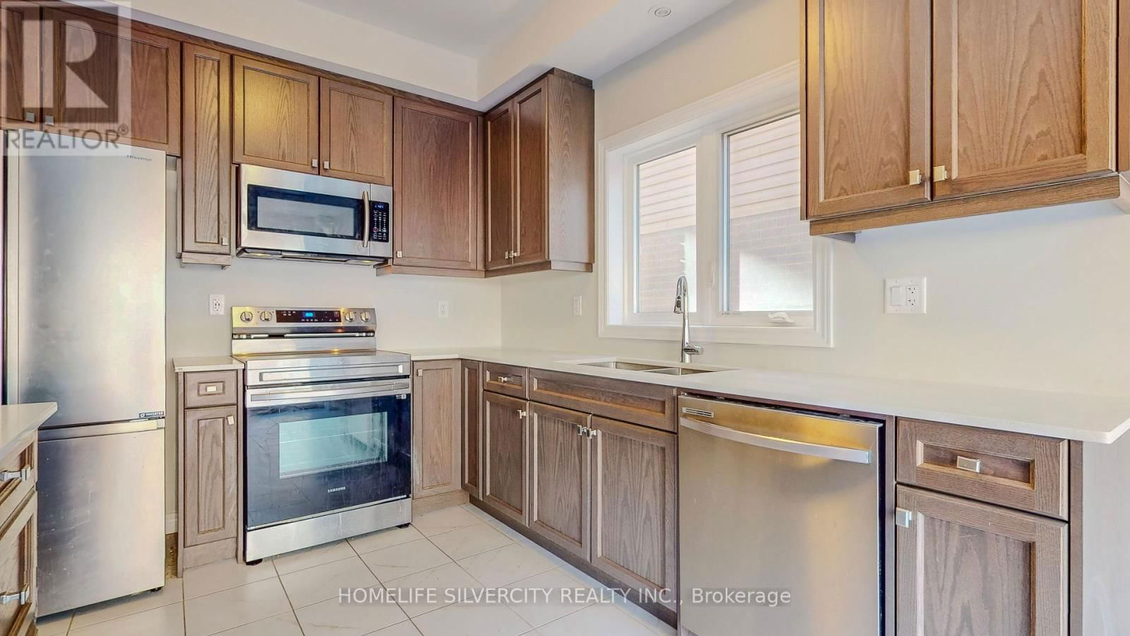 28 HOLDER DRIVE Image 11