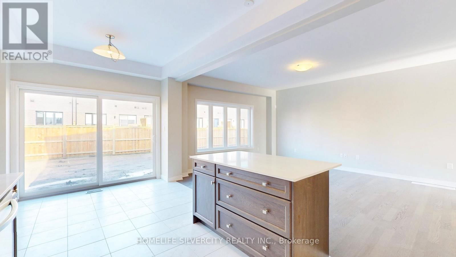 28 HOLDER DRIVE Image 8