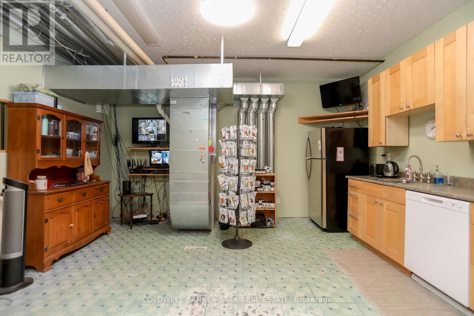 5048 IMPERIAL ROAD Image 34
