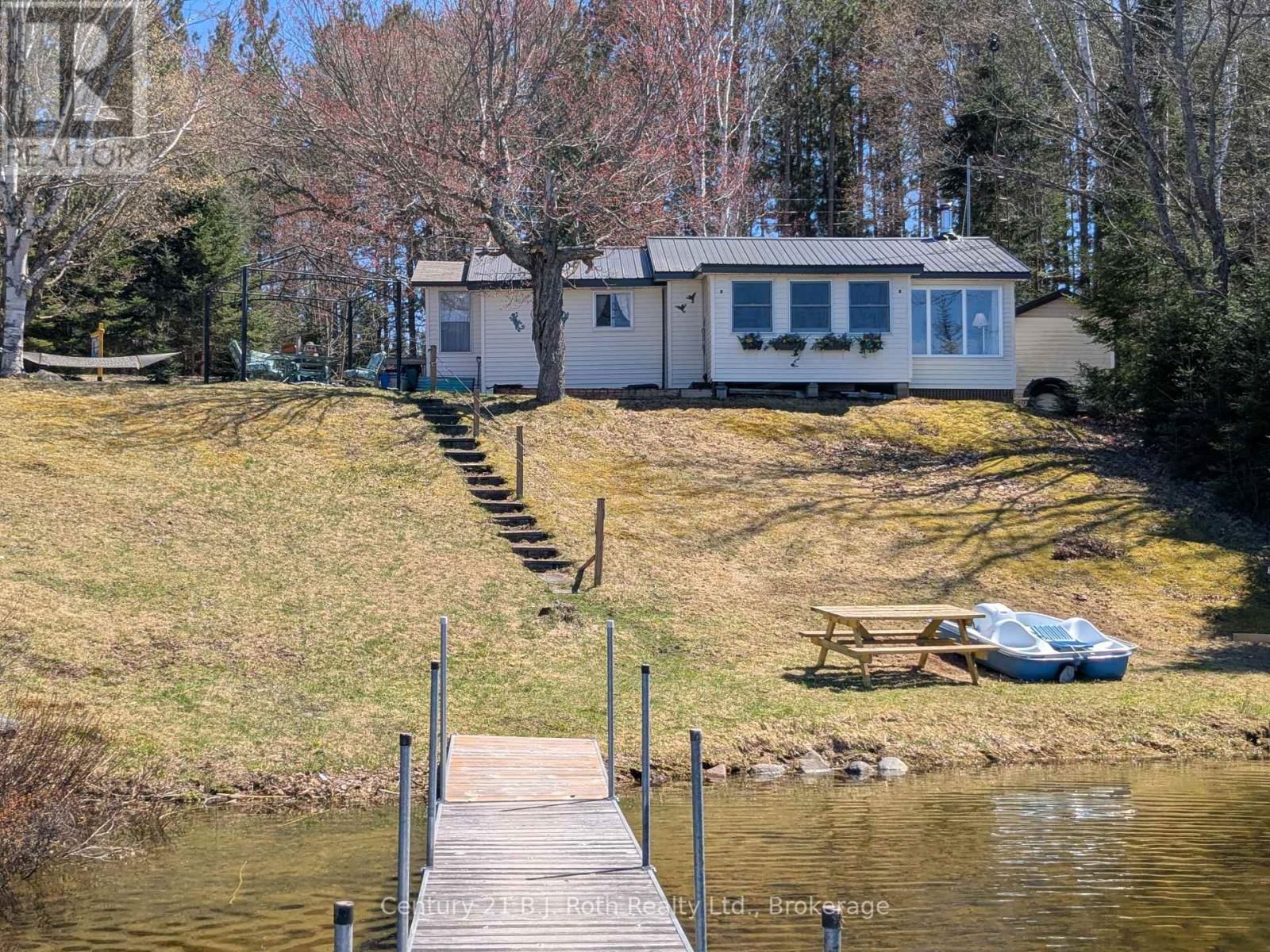 16 MACHAR POINT Image 1