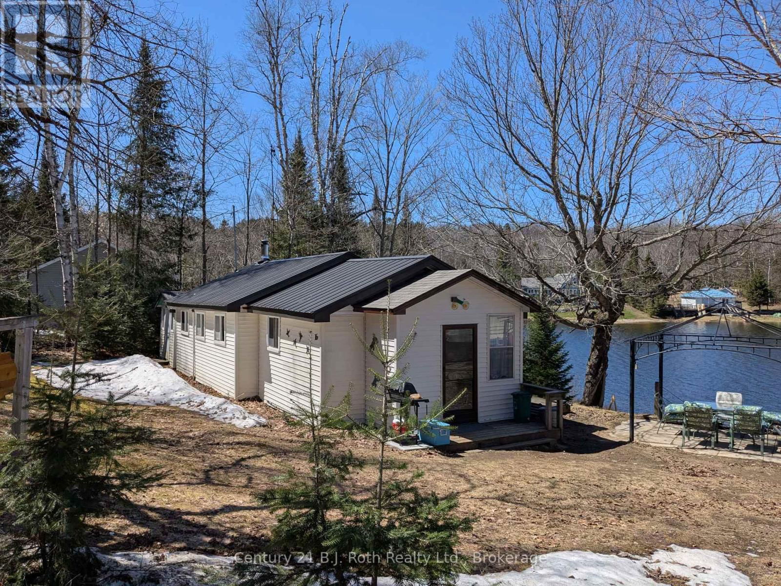16 MACHAR POINT Image 9