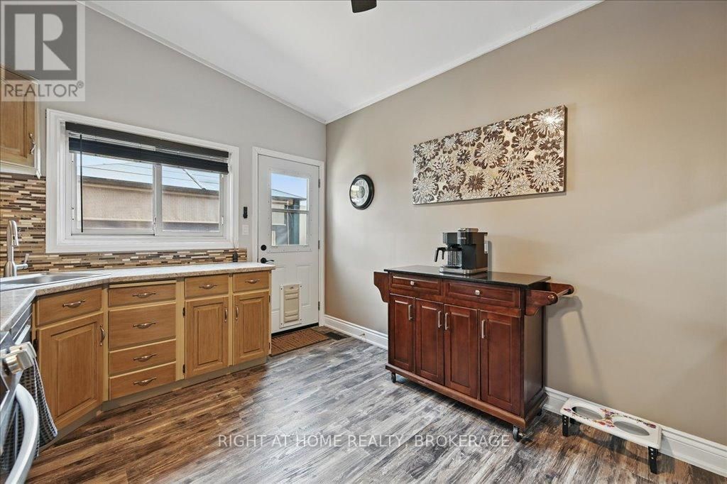 31 TAYLOR CRESCENT Image 16