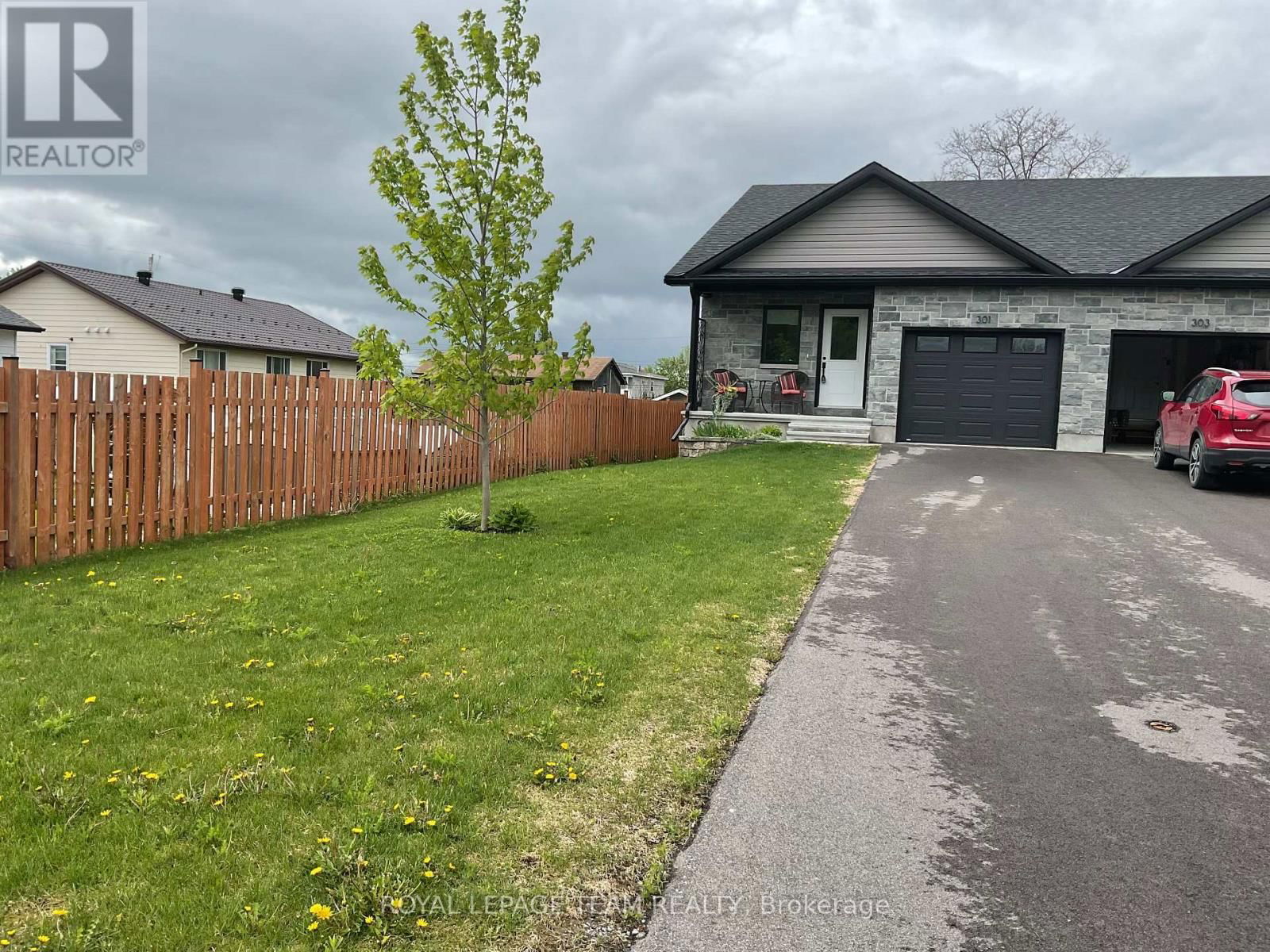 301 NAPIER COURT NORTHWEST Image 1