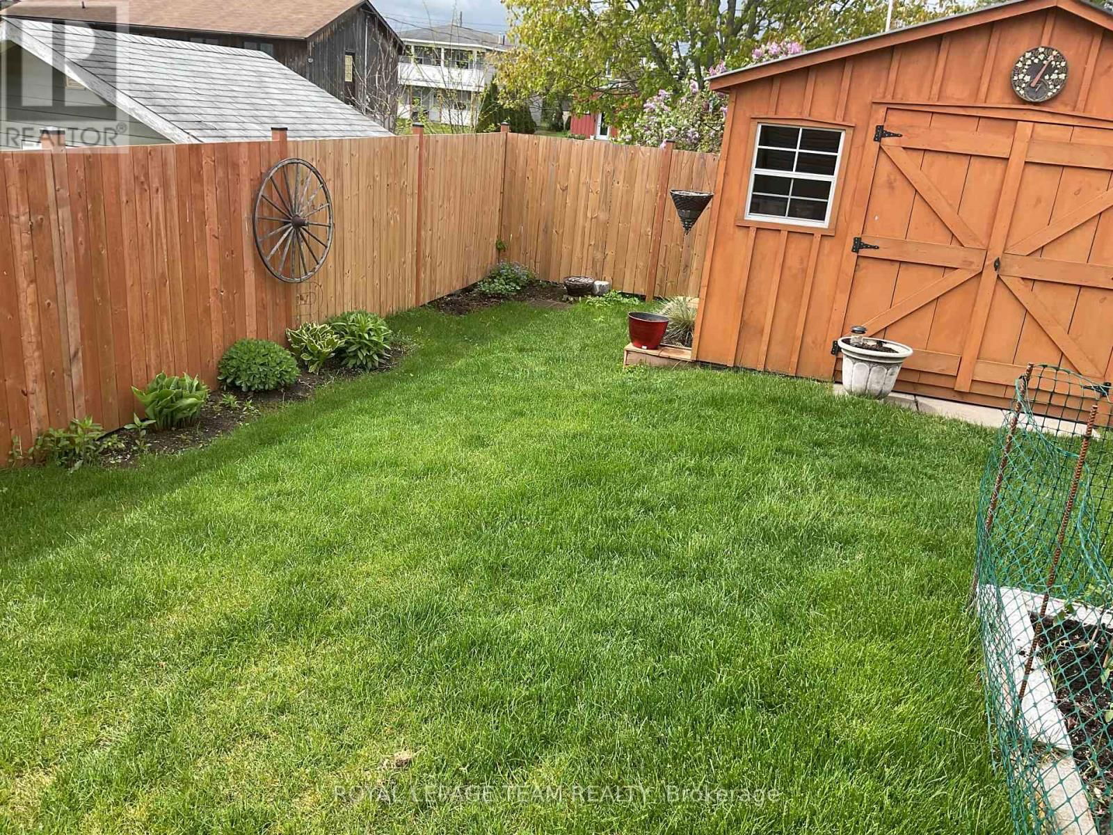 301 NAPIER COURT NORTHWEST Image 23
