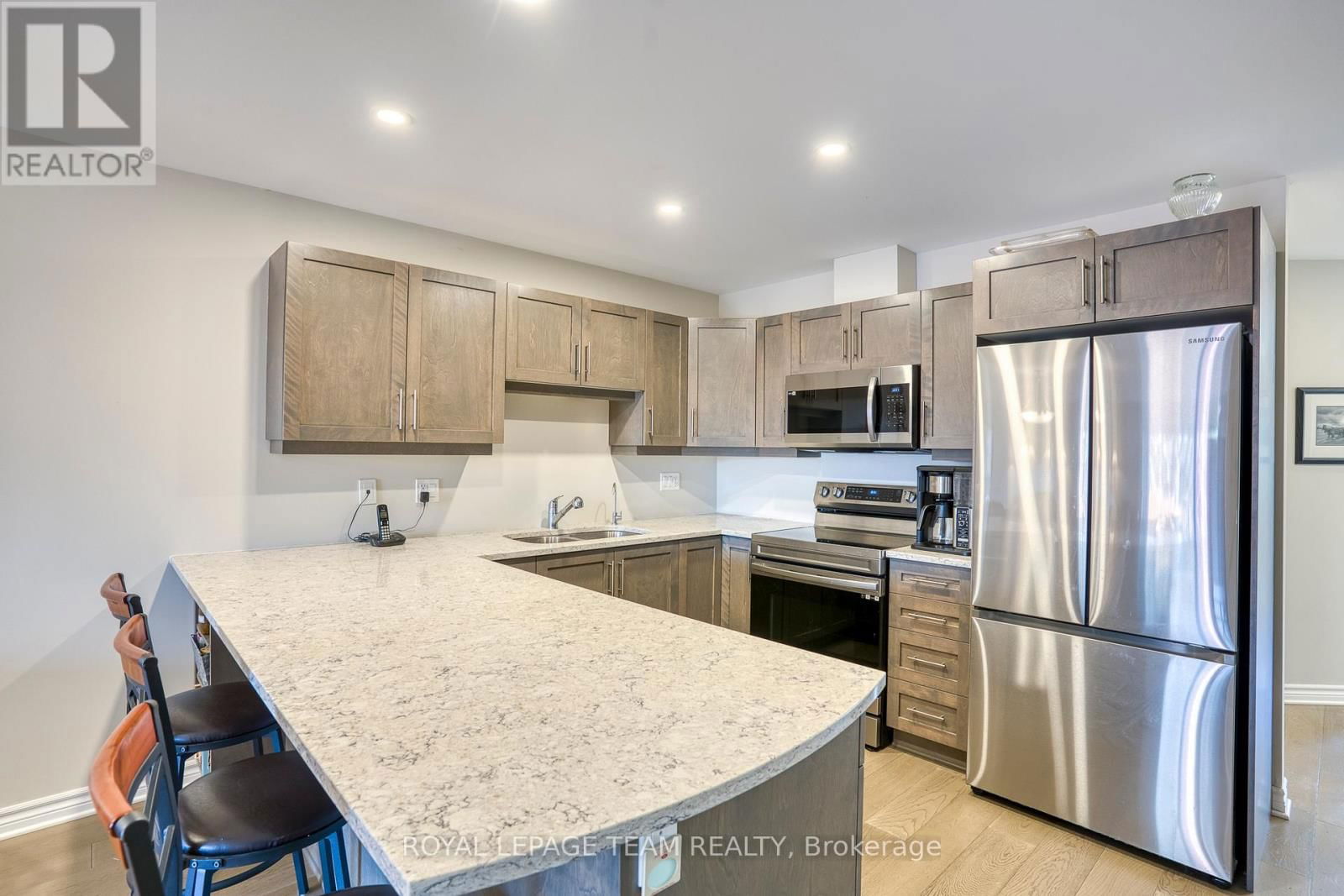 301 NAPIER COURT NORTHWEST Image 6