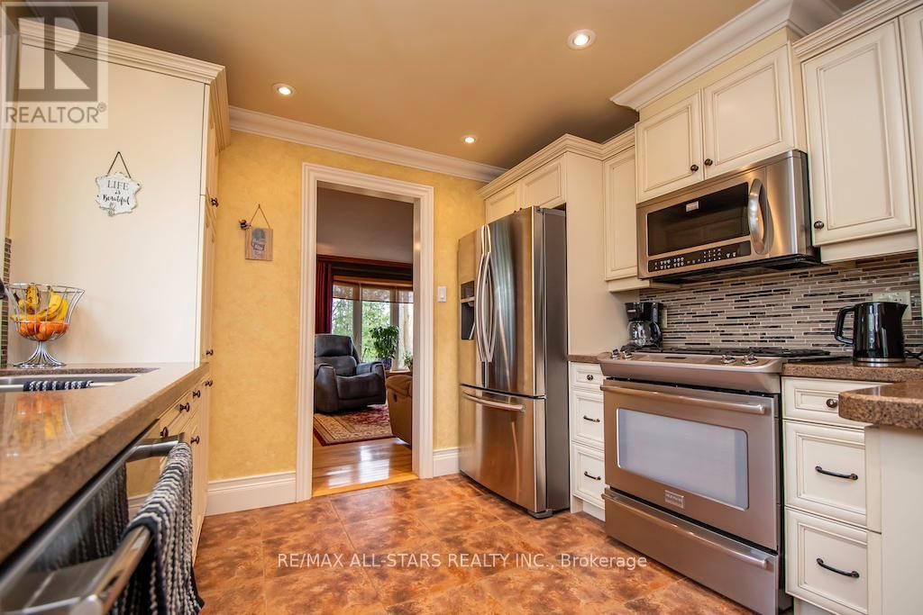 690 POST ROAD Image 12