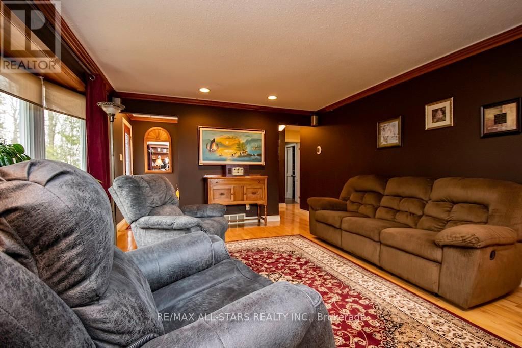 690 POST ROAD Image 6