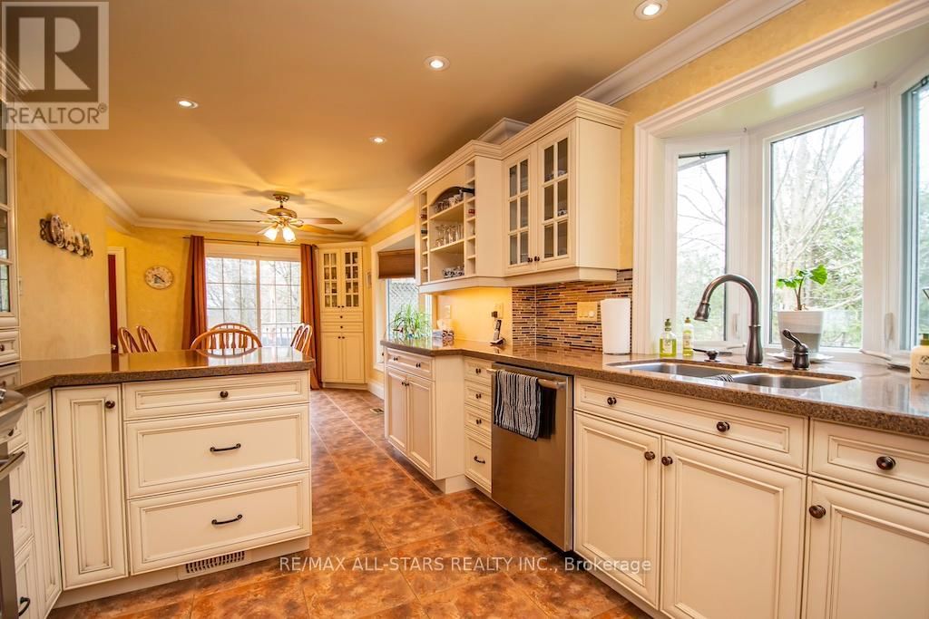 690 POST ROAD Image 9
