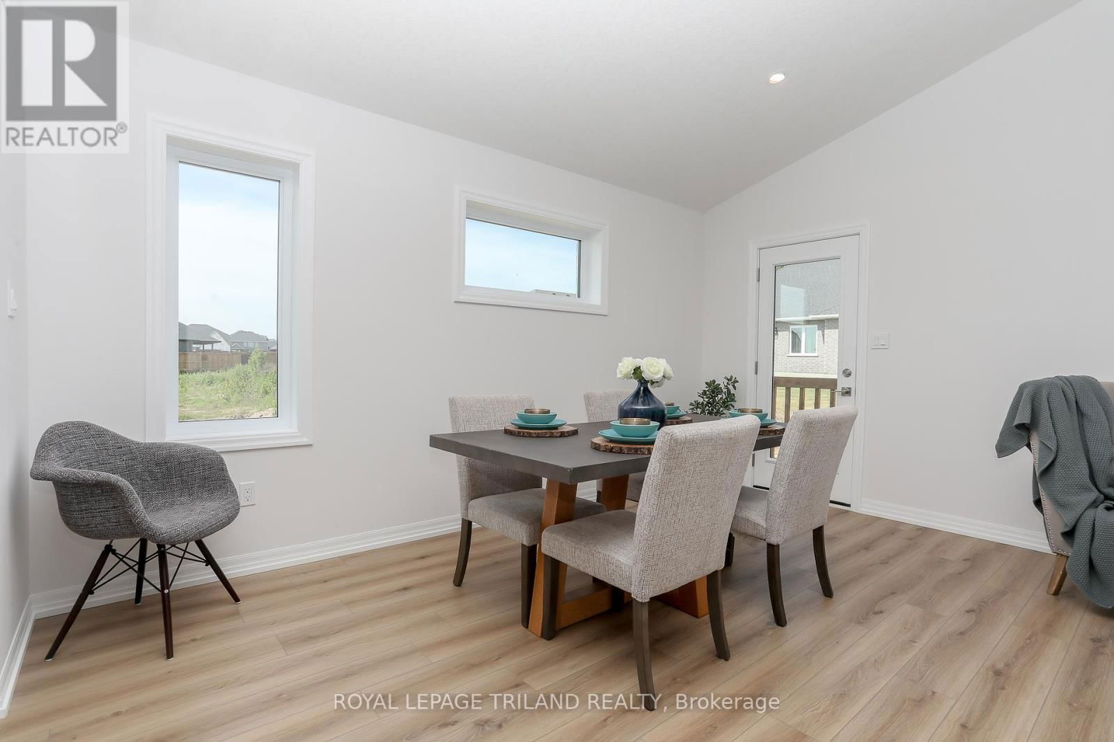 168 RENAISSANCE DRIVE Image 11