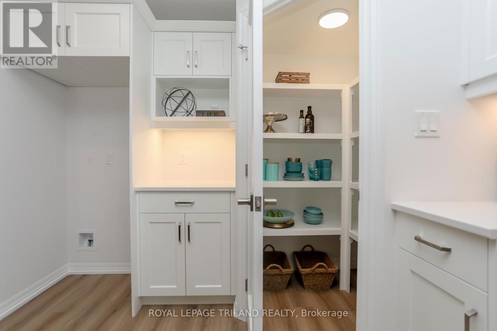 168 RENAISSANCE DRIVE Image 17