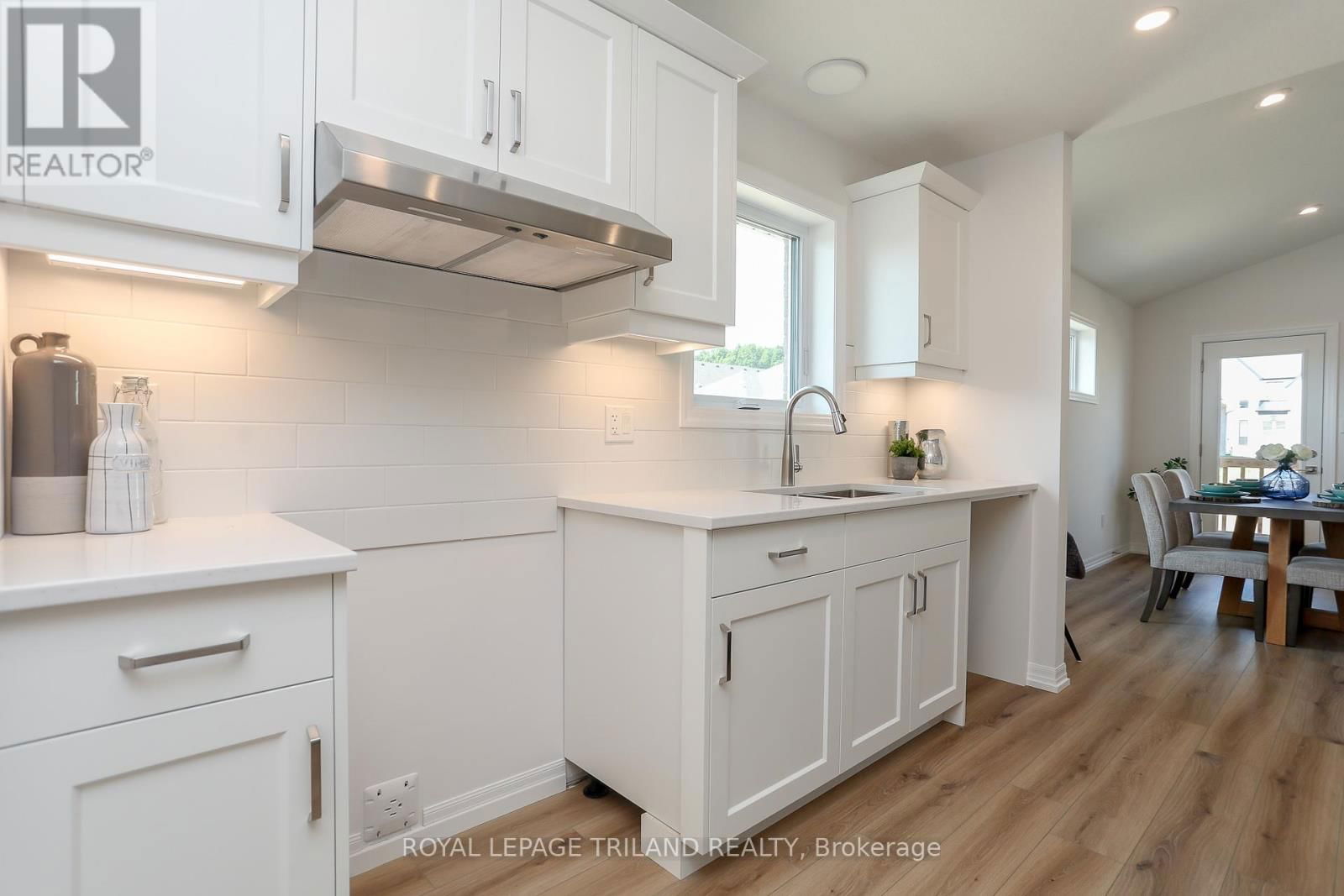 168 RENAISSANCE DRIVE Image 20