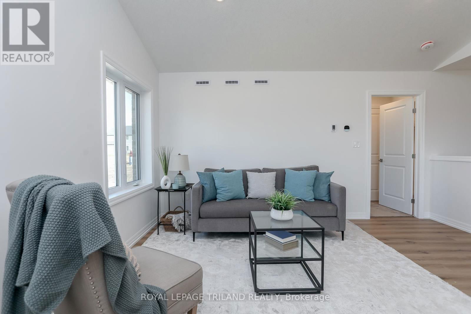 168 RENAISSANCE DRIVE Image 21