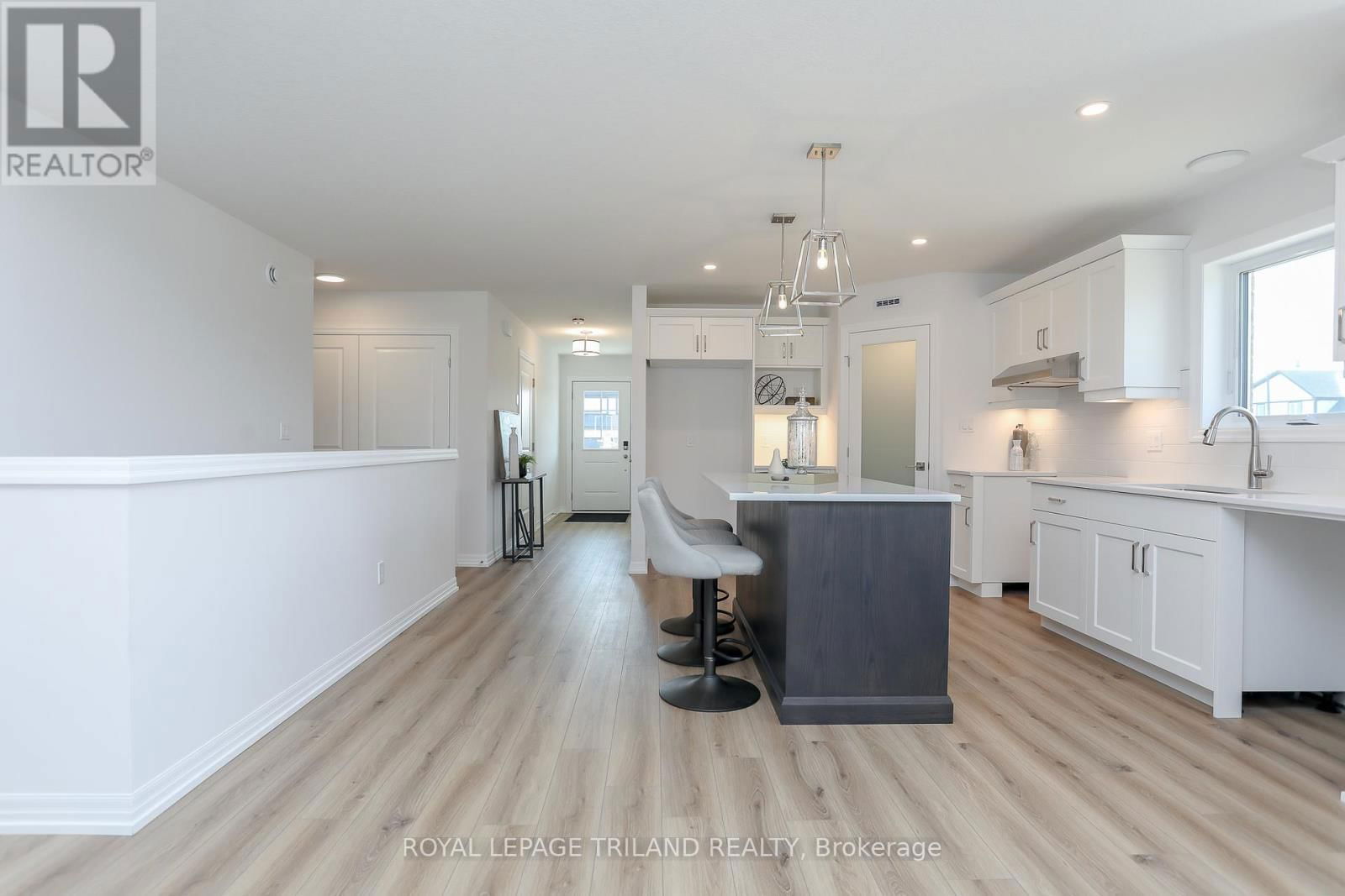 168 RENAISSANCE DRIVE Image 24