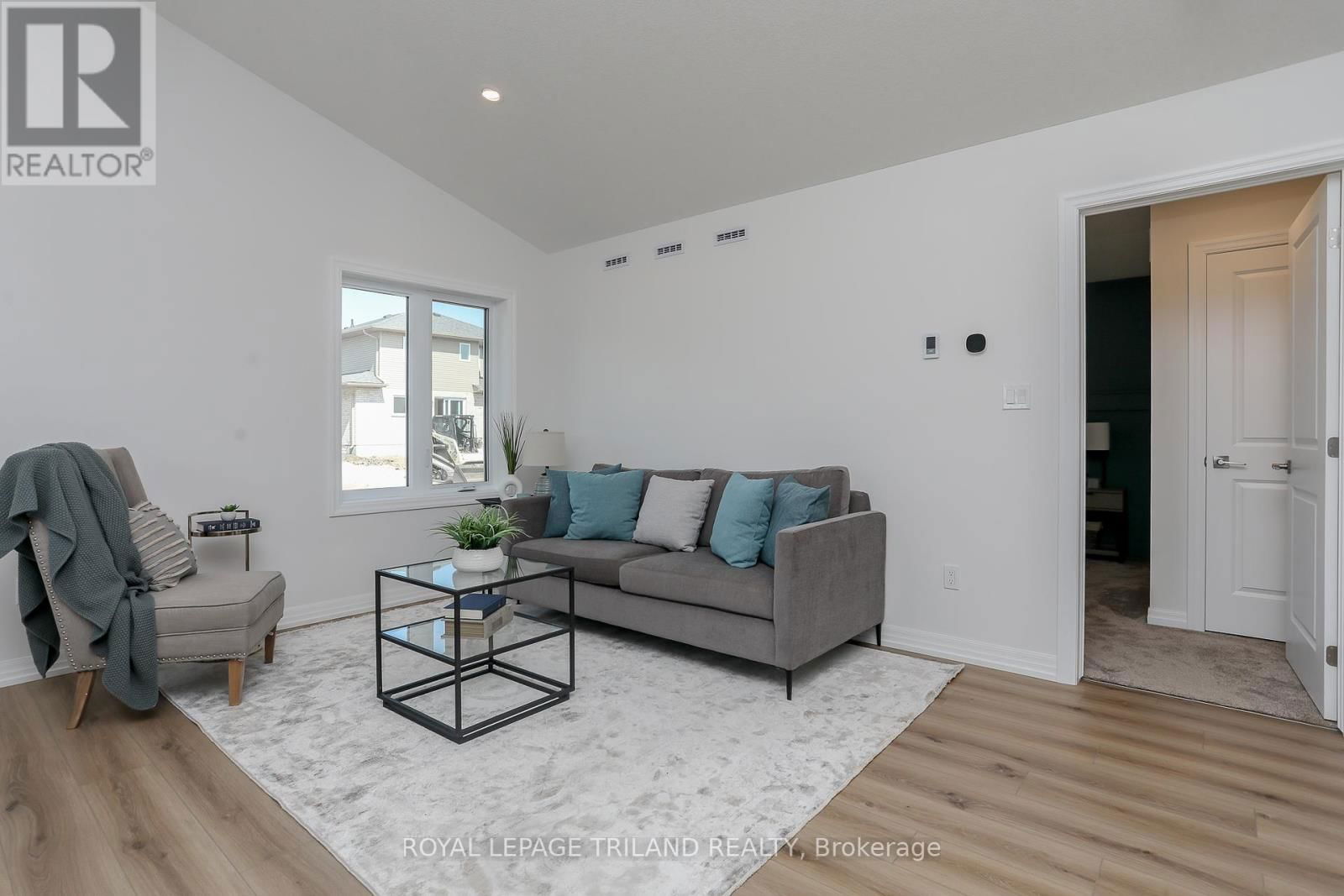 168 RENAISSANCE DRIVE Image 25