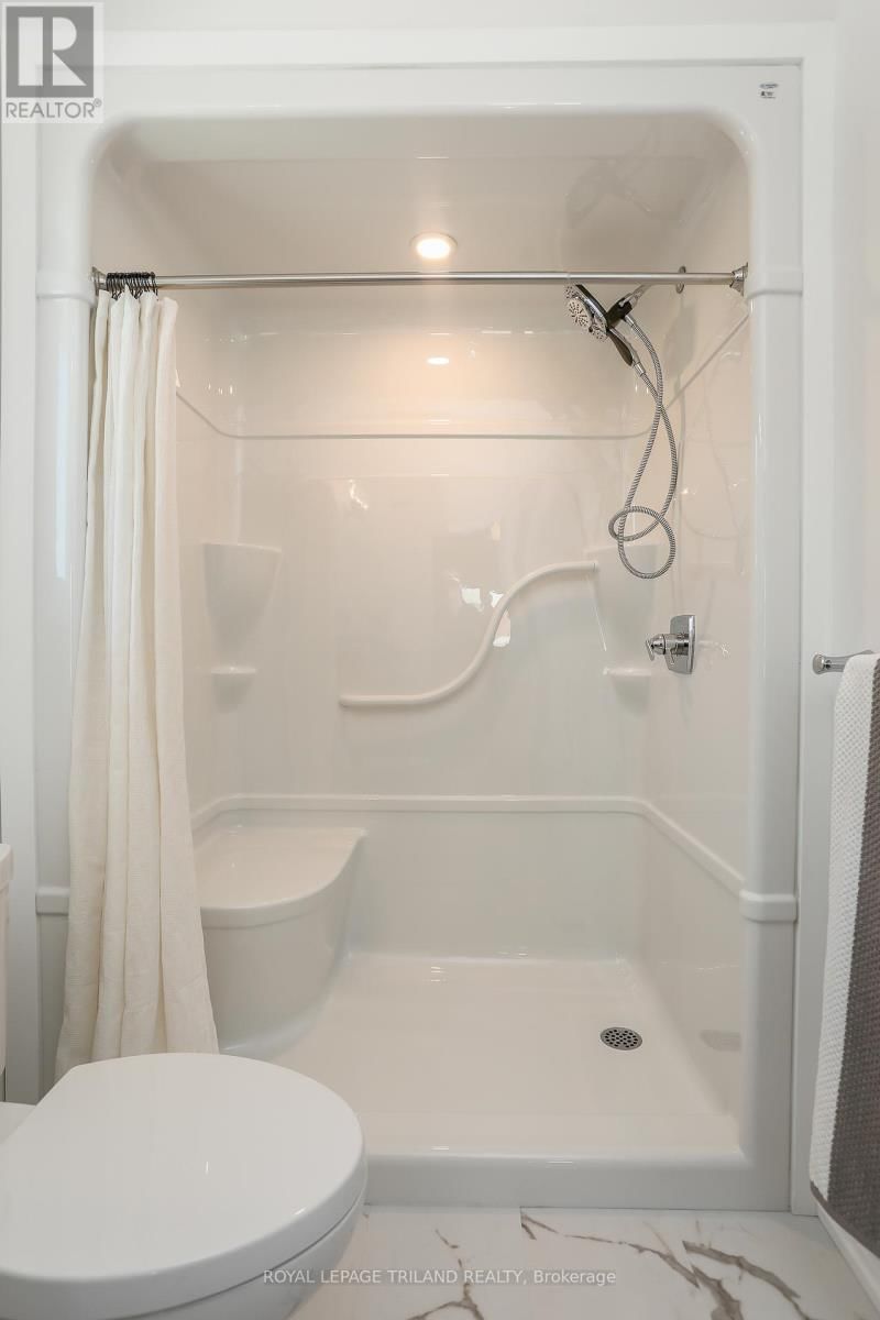 168 RENAISSANCE DRIVE Image 31