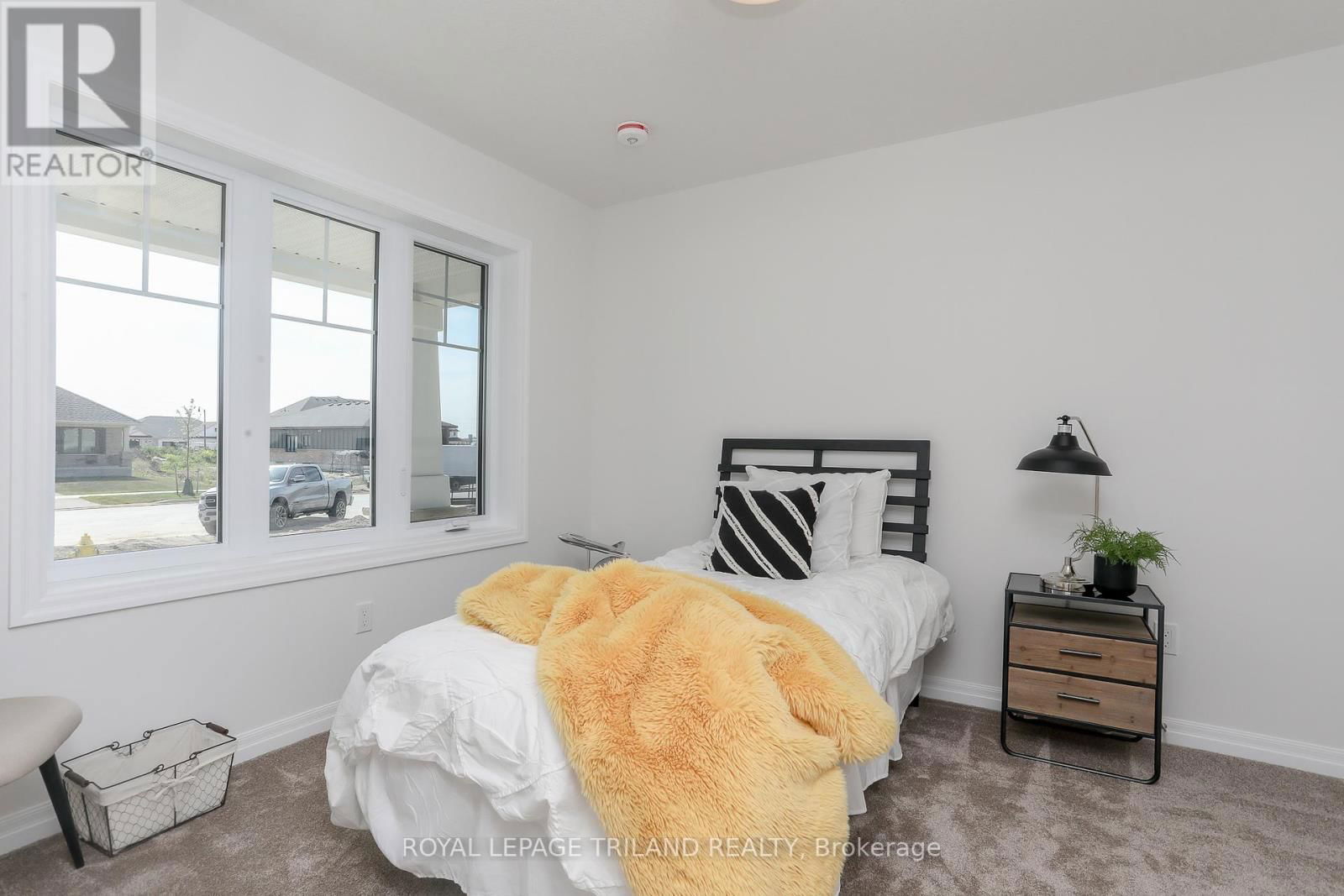 168 RENAISSANCE DRIVE Image 34