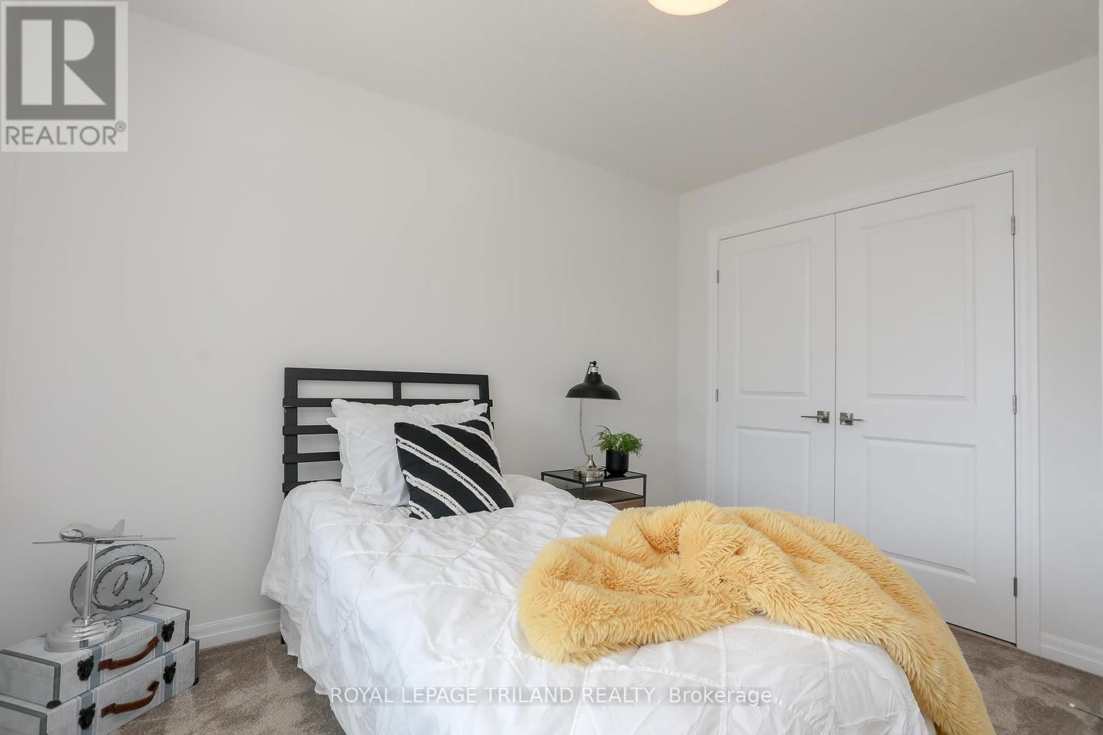 168 RENAISSANCE DRIVE Image 35