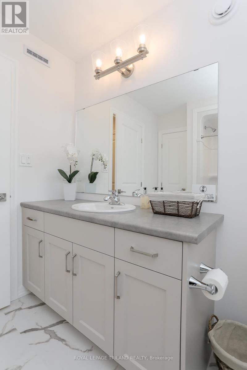 168 RENAISSANCE DRIVE Image 40