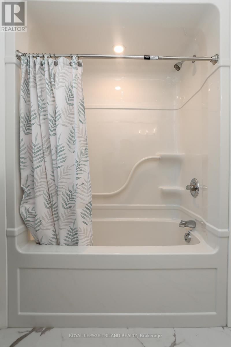 168 RENAISSANCE DRIVE Image 41