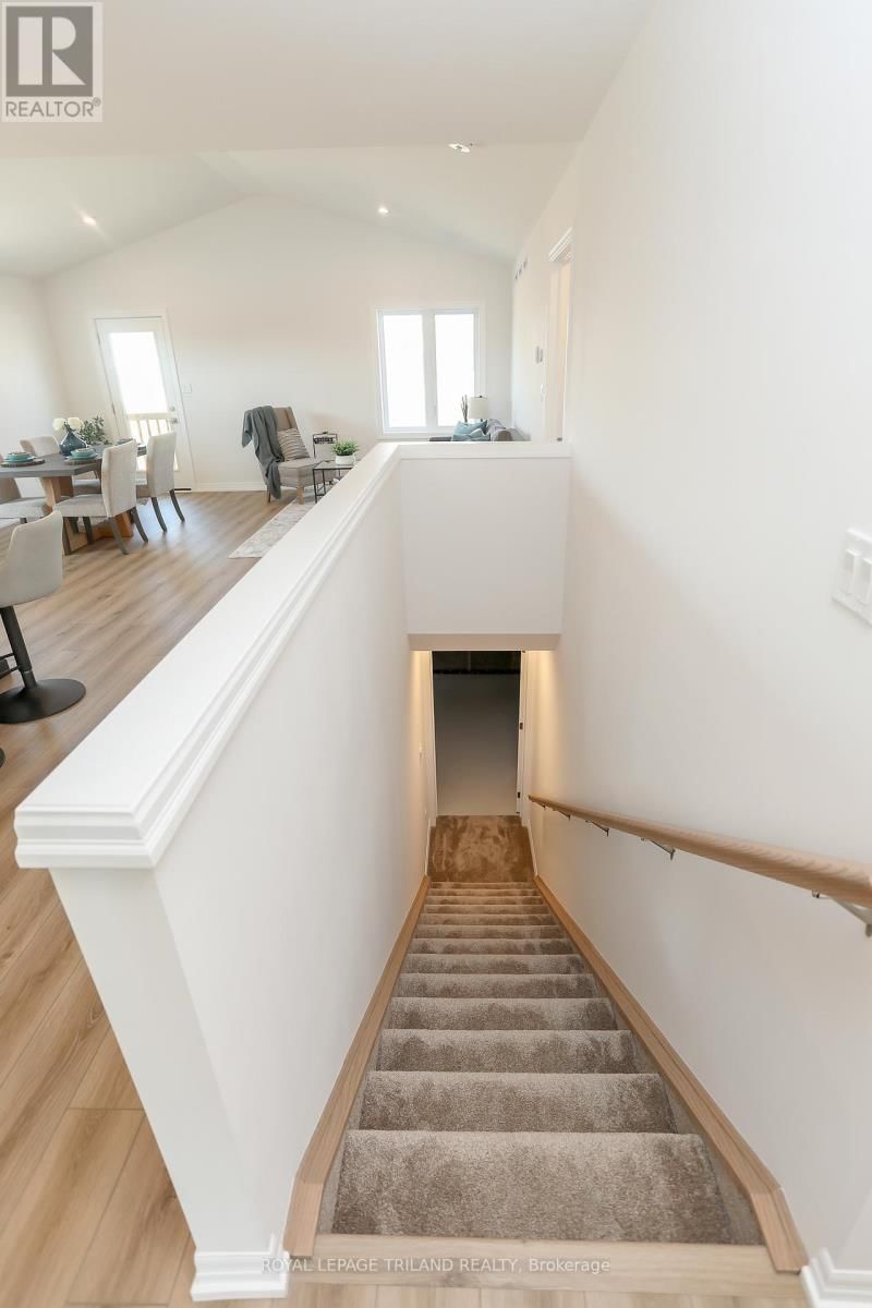 168 RENAISSANCE DRIVE Image 42