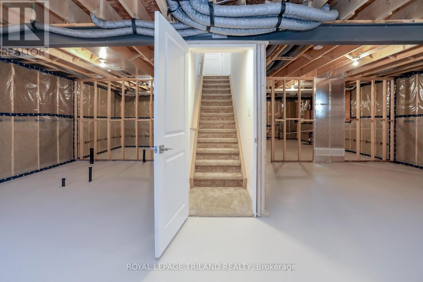 168 RENAISSANCE DRIVE Image 43