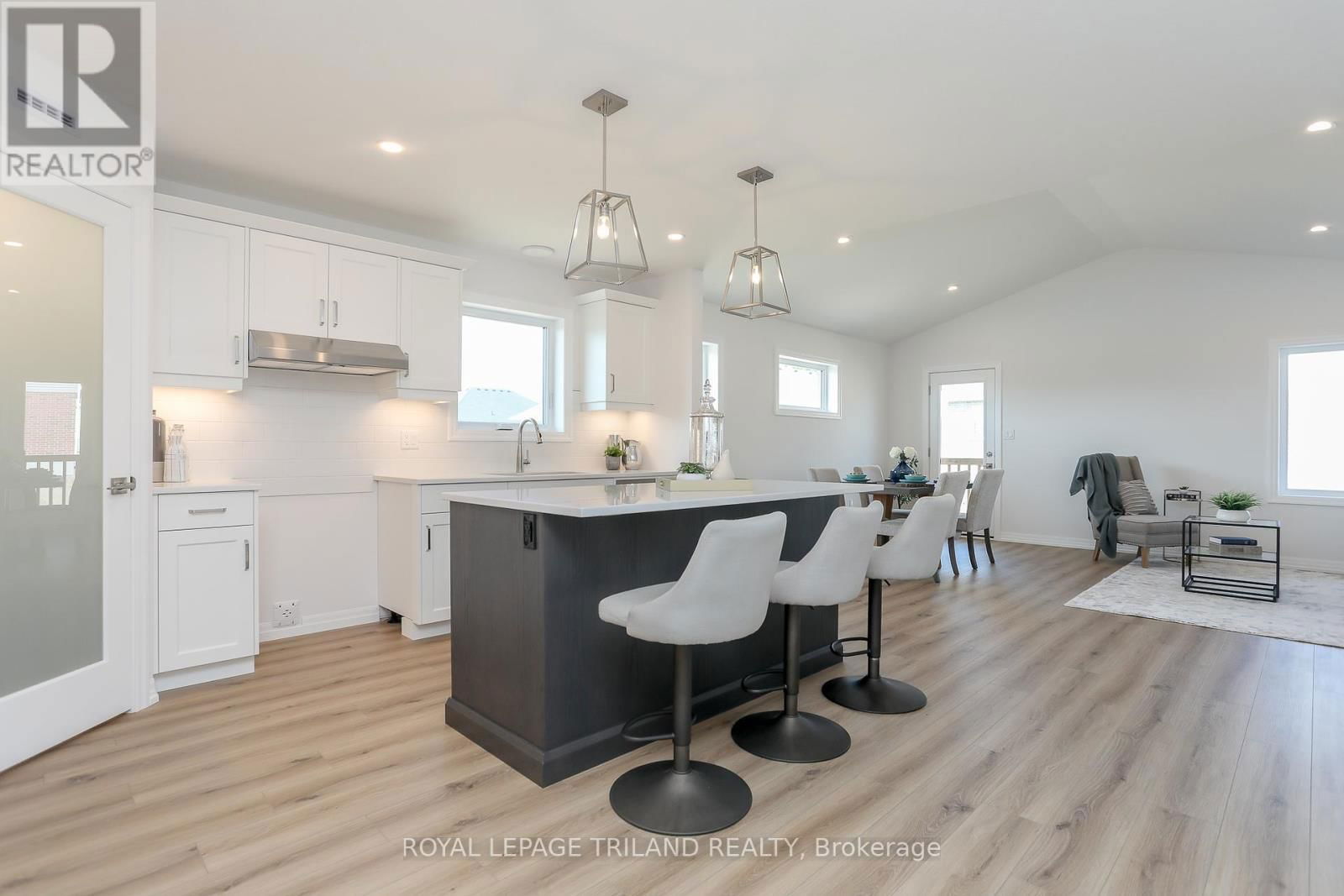 168 RENAISSANCE DRIVE Image 7