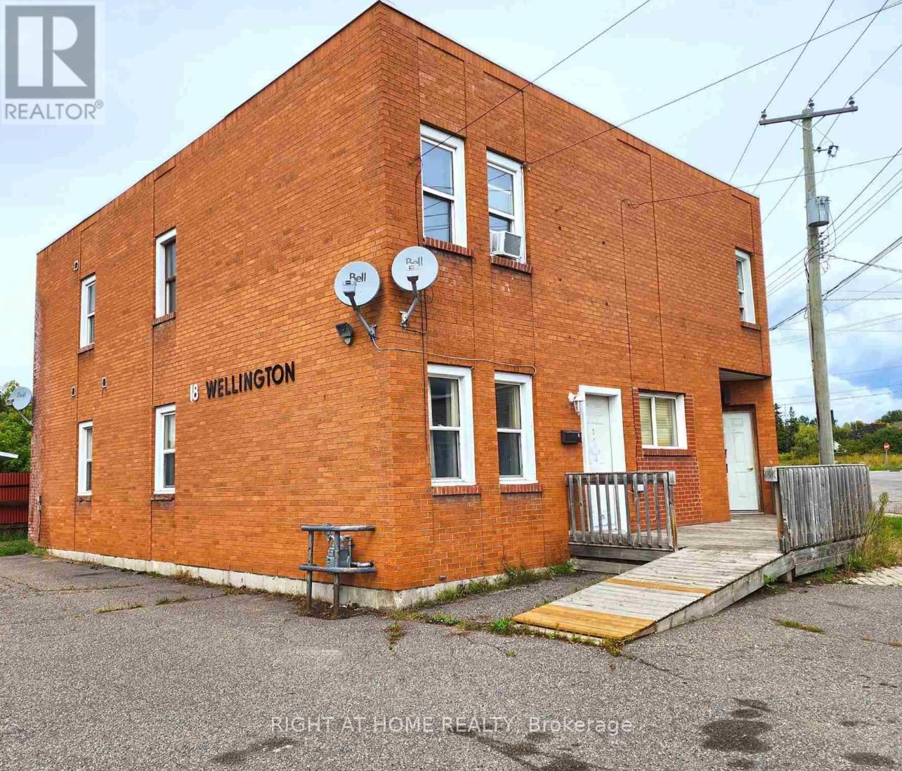 18 WELLINGTON STREET WEST Image 1