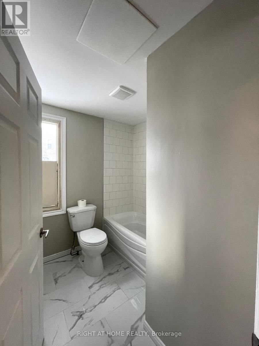 18 WELLINGTON STREET WEST Image 4