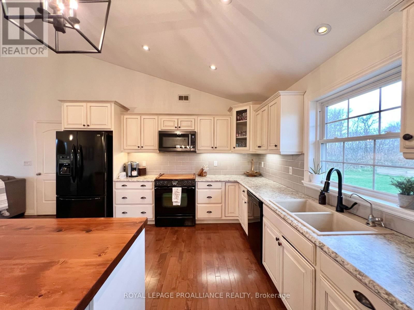 1575 CROOKSTON ROAD Image 11