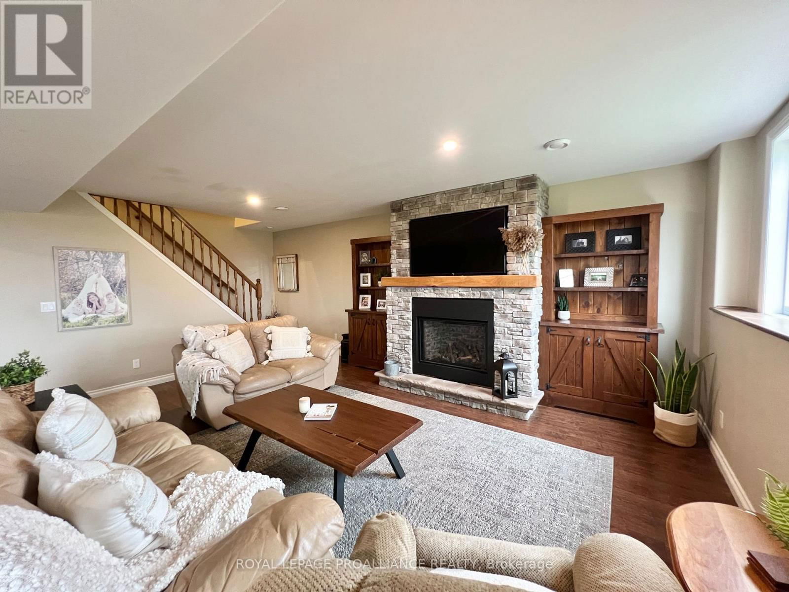 1575 CROOKSTON ROAD Image 21