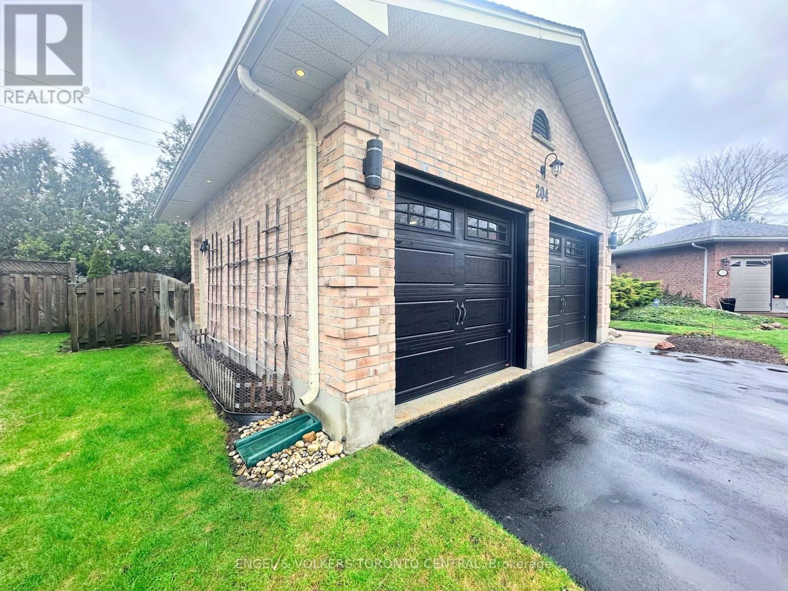 204 KILLARNEY GROVE Image 35