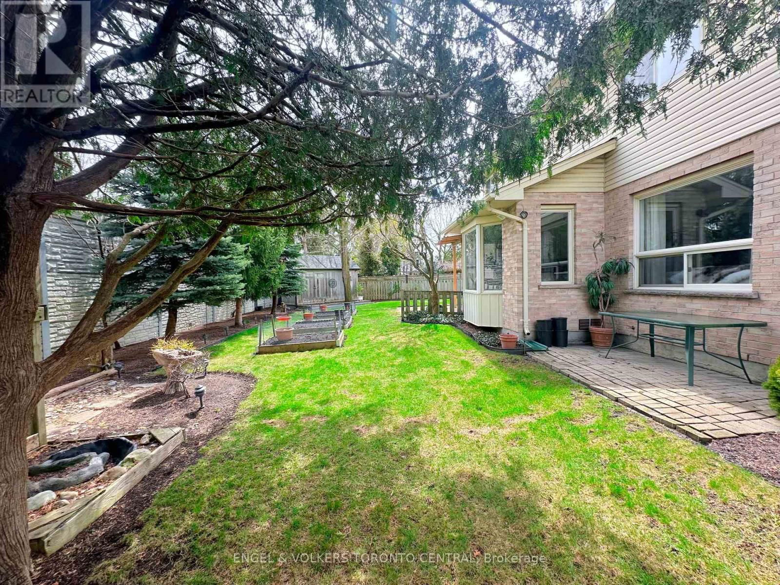 204 KILLARNEY GROVE Image 38