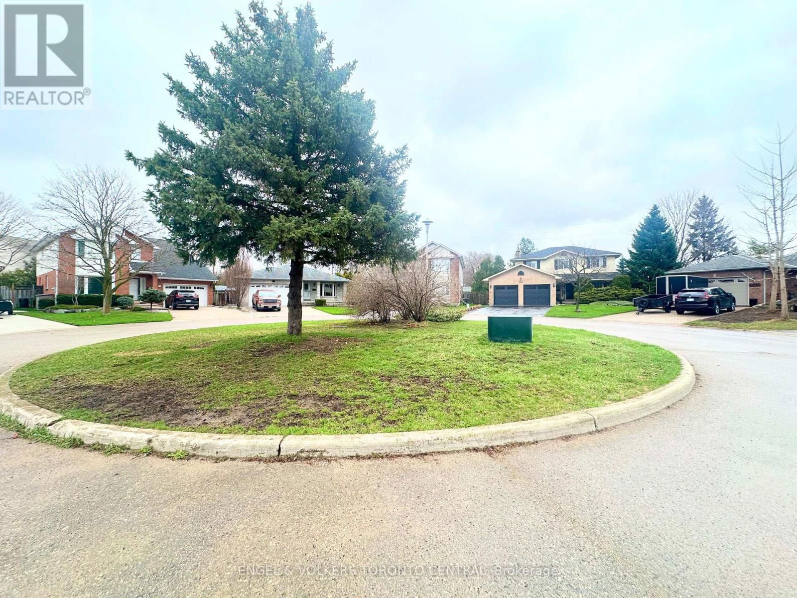 204 KILLARNEY GROVE Image 45