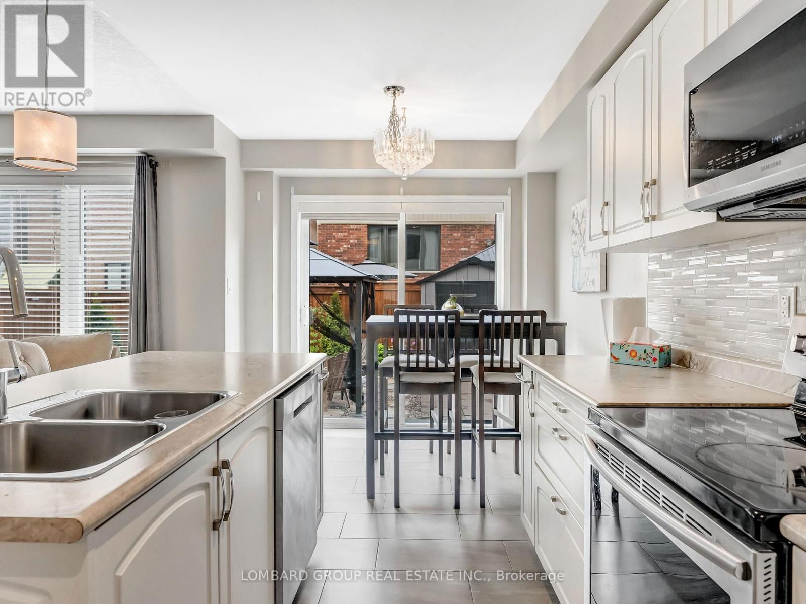 83 ARNOLD MARSHALL BOULEVARD Image 12