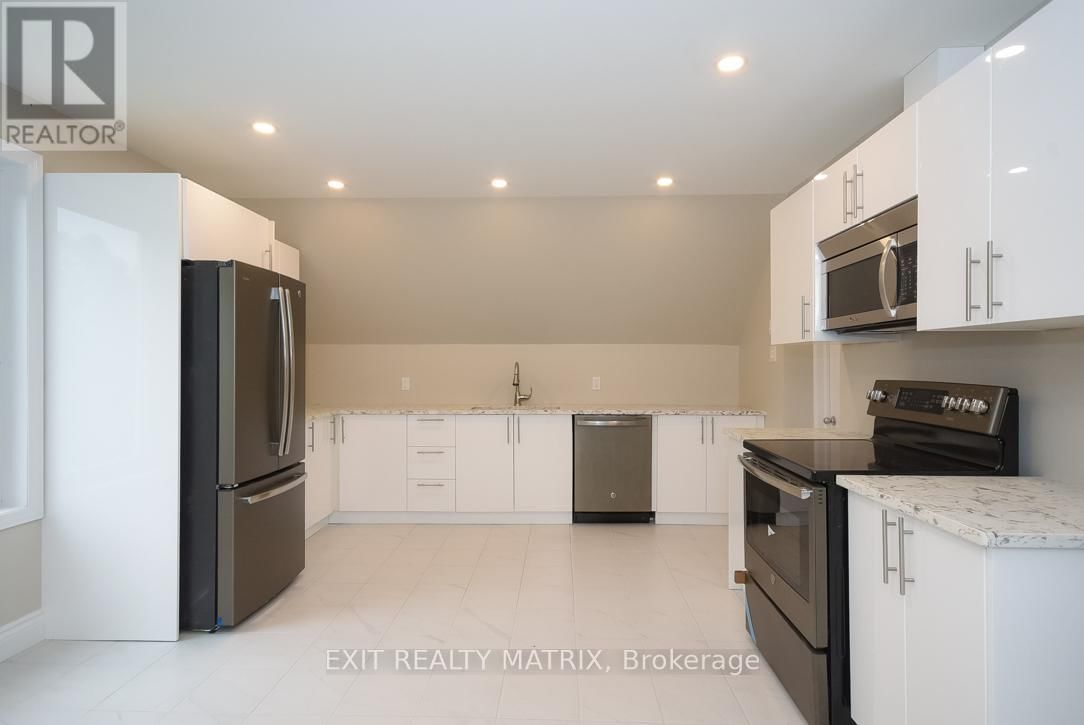 Unit 2 - 1429 MEADOW DRIVE Image 12