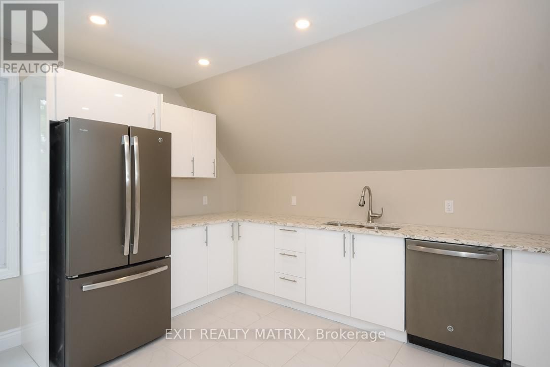 Unit 2 - 1429 MEADOW DRIVE Image 13