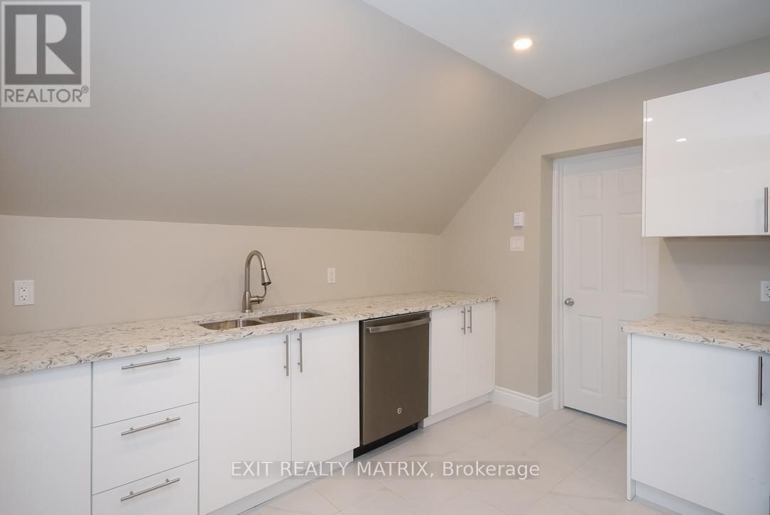 Unit 2 - 1429 MEADOW DRIVE Image 15