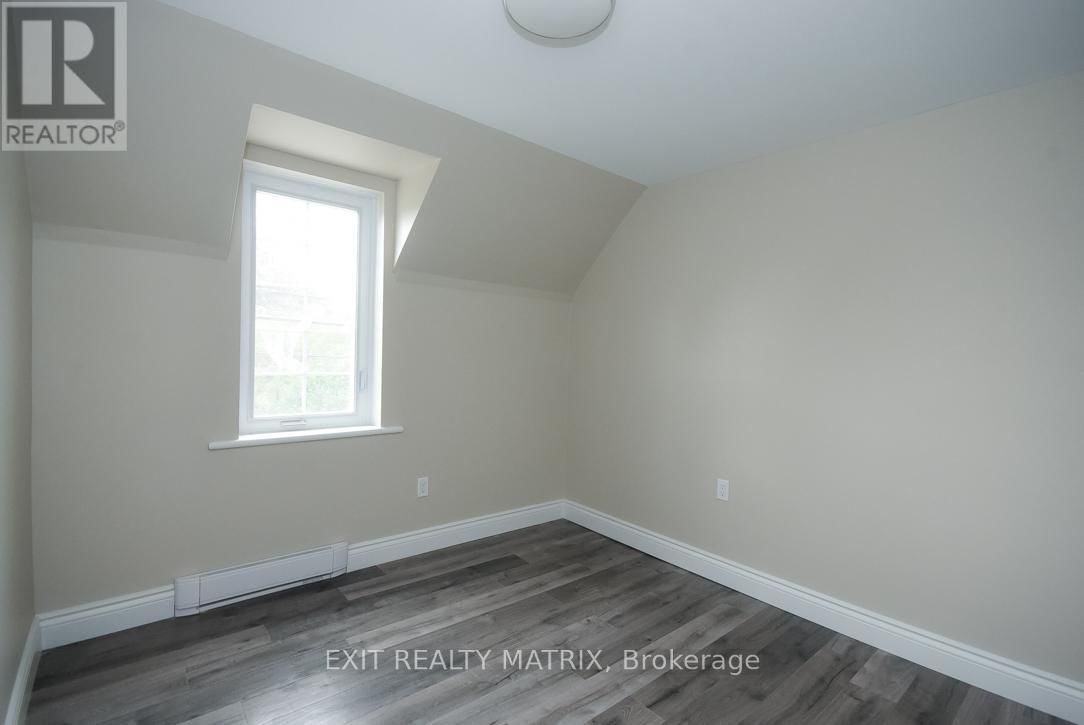 Unit 2 - 1429 MEADOW DRIVE Image 24