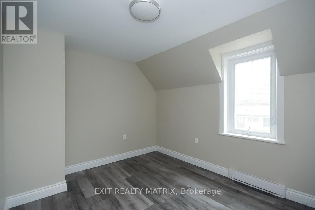 Unit 2 - 1429 MEADOW DRIVE Image 25