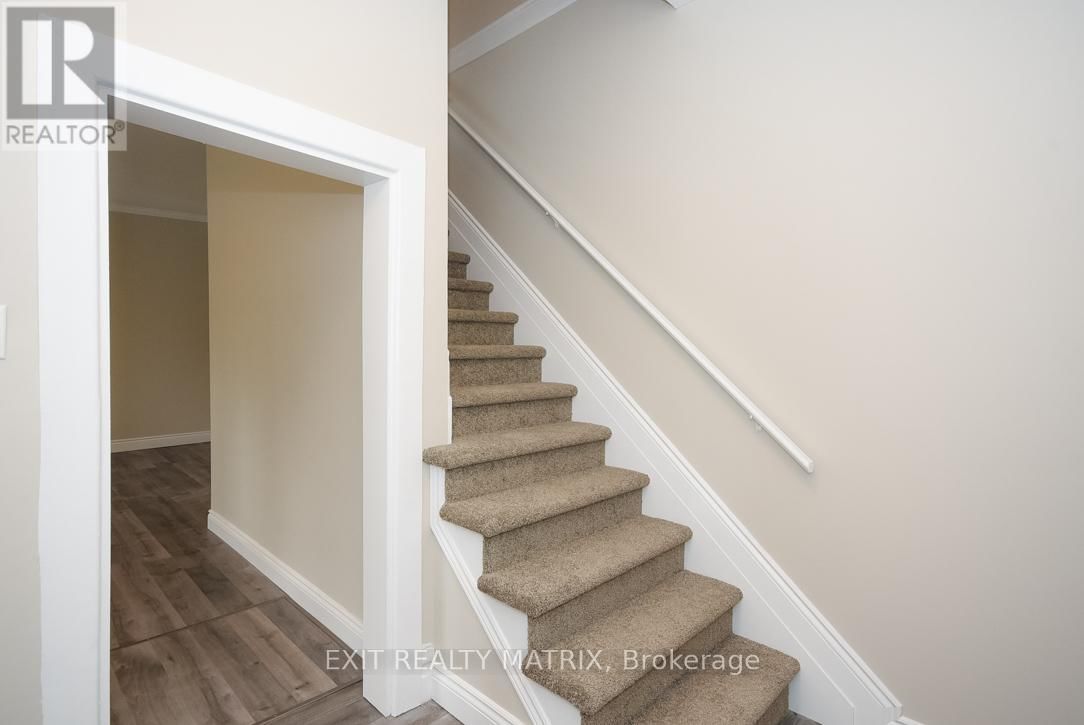Unit 2 - 1429 MEADOW DRIVE Image 8