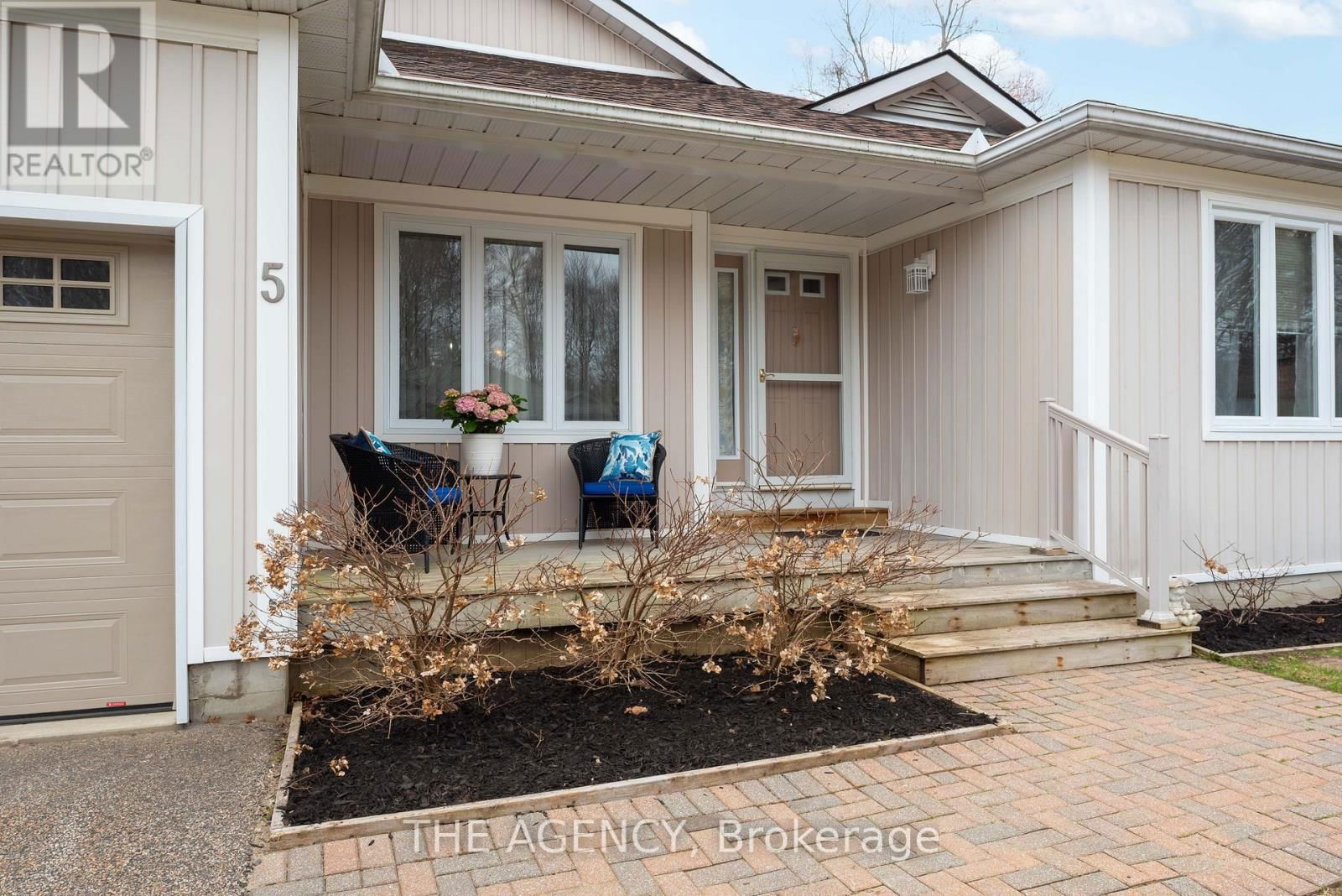 5 SPRINGWOOD CRESCENT Image 2